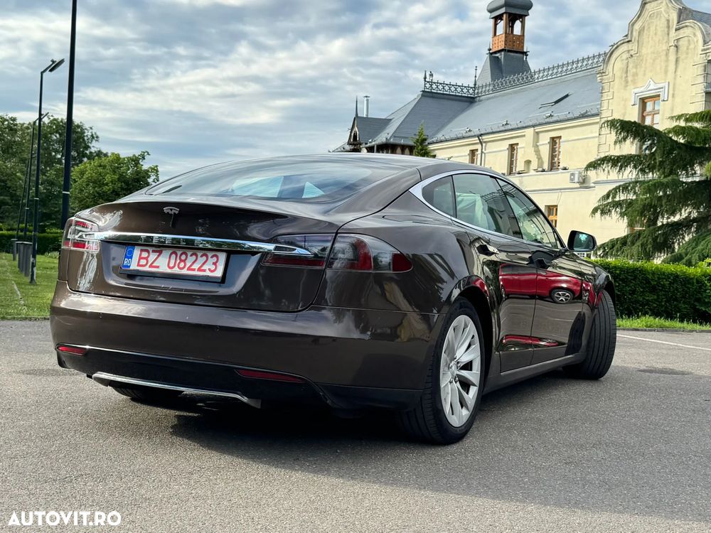 Tesla Model S 85 - 19
