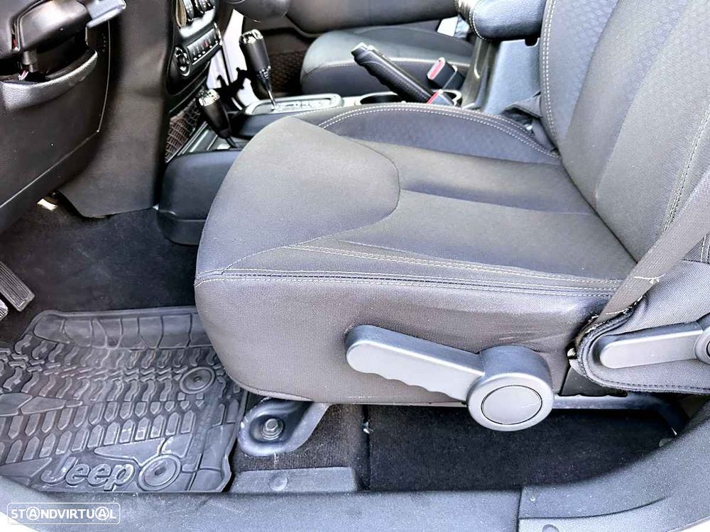 Jeep Wrangler Unlimited - 22