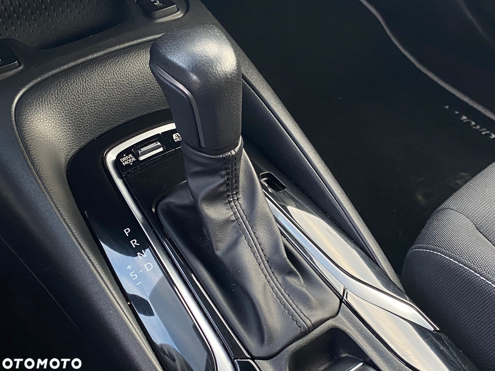 Toyota Corolla 2.0 Hybrid Comfort - 18