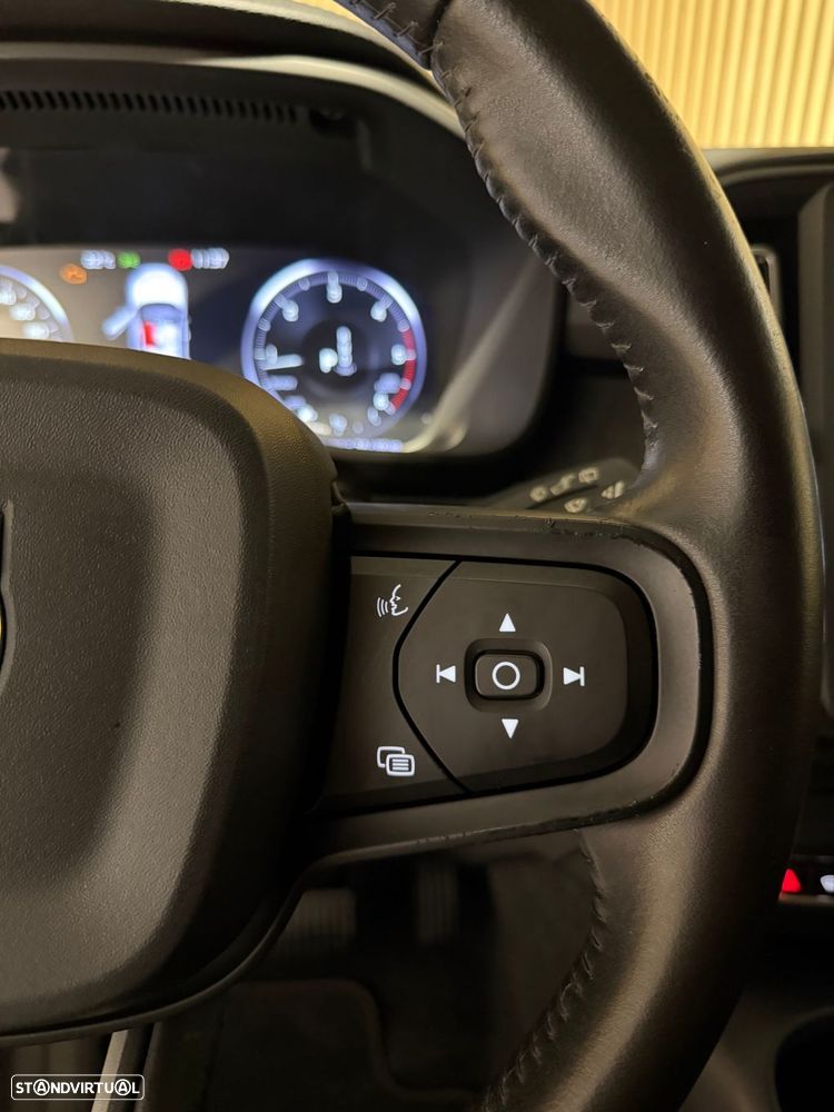 Volvo XC 40 2.0 D3 Momentum Plus Geartronic — fotografia 11