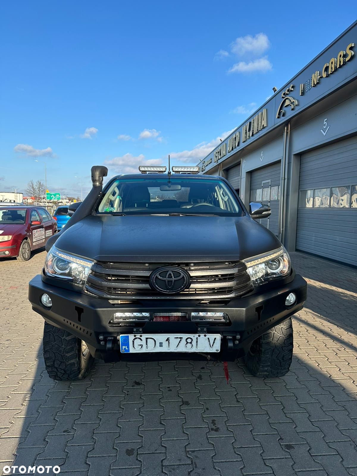 Toyota Hilux - 1