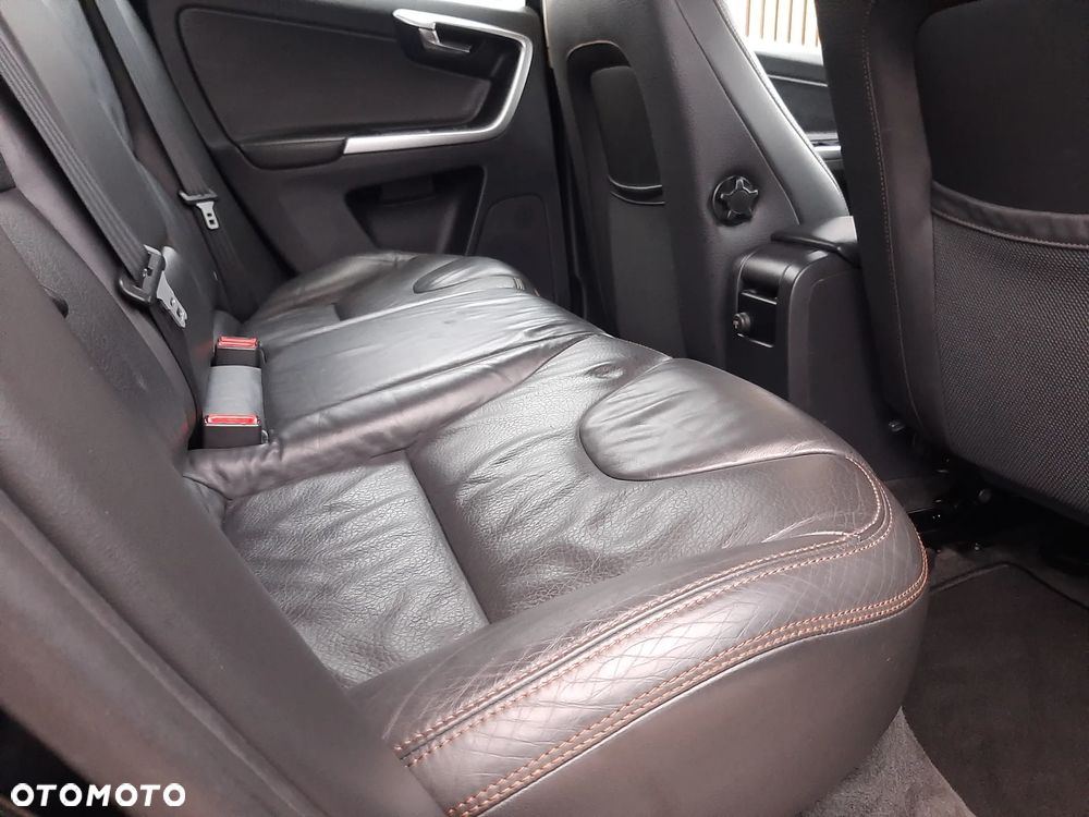 Volvo XC 60 D5 AWD Momentum - 30