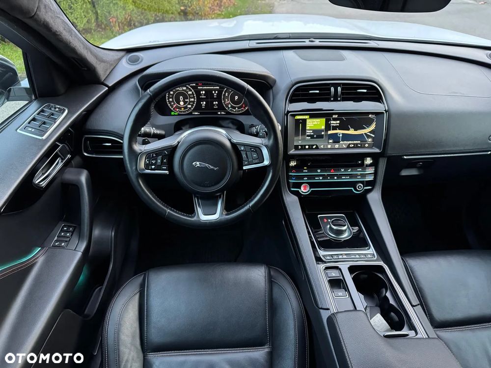 Jaguar F-Pace 30t AWD Prestige - 14