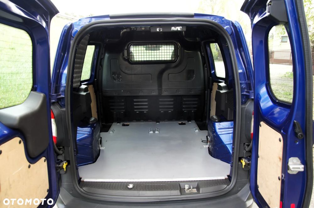 Ford Transit Courier - 18