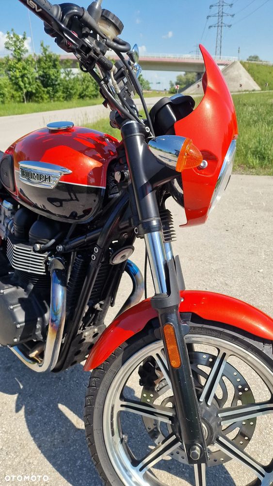 Triumph Bonneville - 8