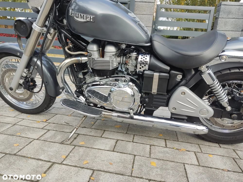 Triumph Bonneville - 3