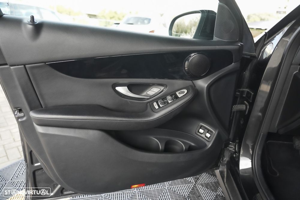 Mercedes-Benz GLC 300 e Coupe 4Matic 9G-TRONIC Avantgarde Advanced - 23