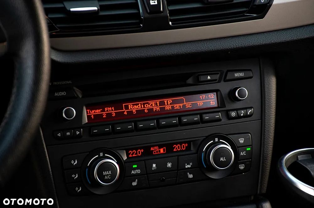 BMW X1 sDrive18i - 32