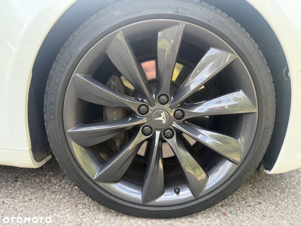 Tesla Model S - 33