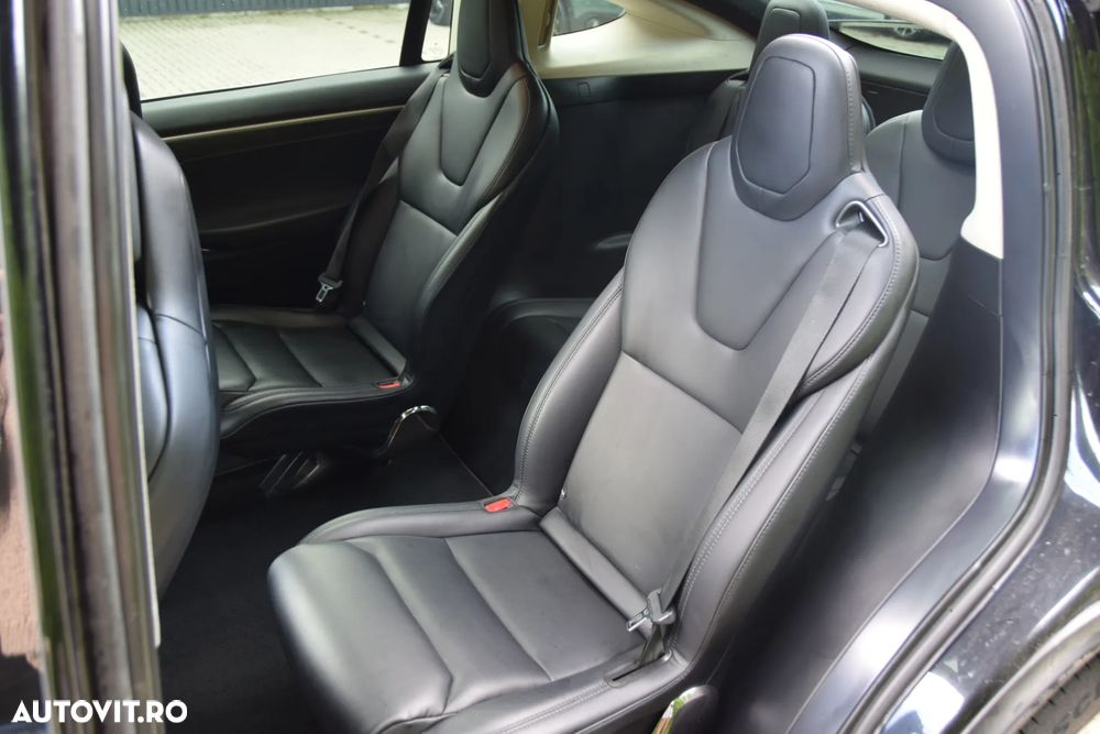 Tesla Model X - 20