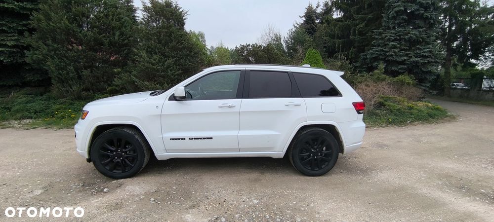 Jeep Grand Cherokee - 27
