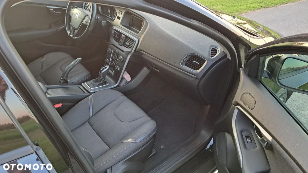 Volvo V40 D3 Momentum - 10