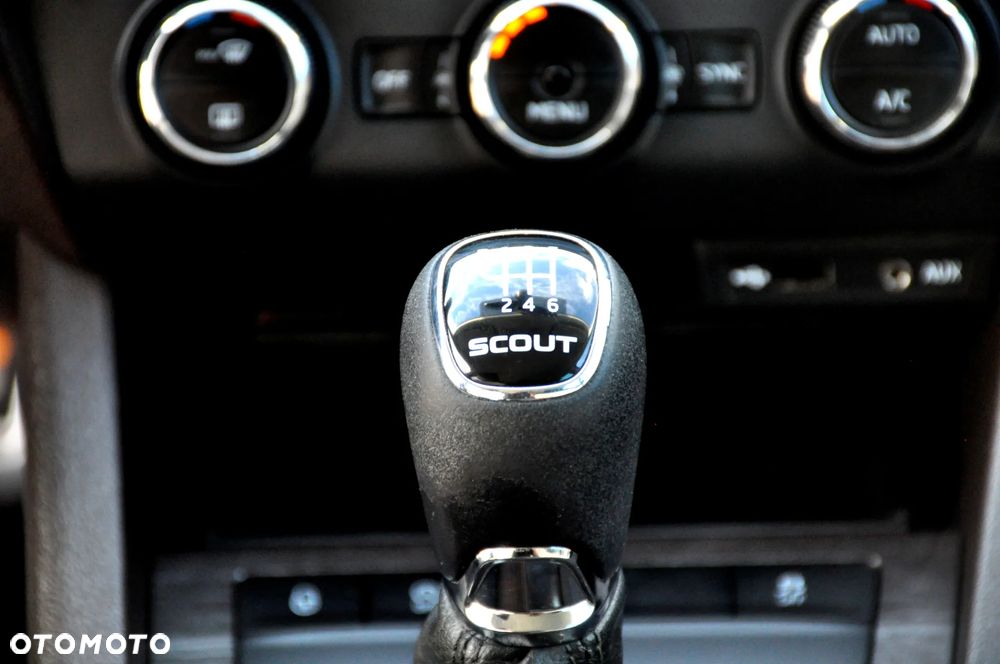 Skoda Octavia Combi 2.0 TDI 4x4 Scout - 32