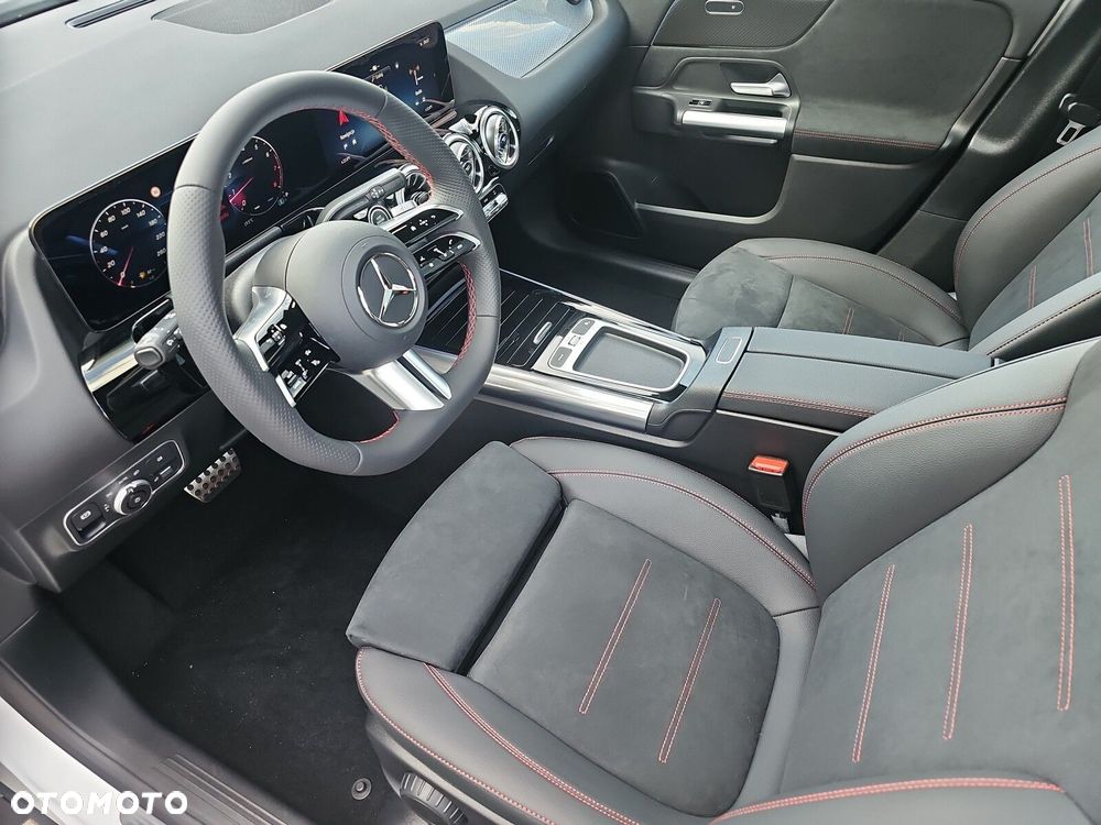 Mercedes-Benz GLA - 11