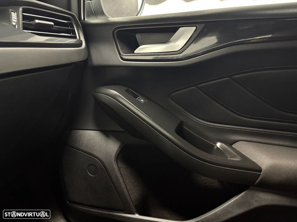 Ford Focus SW 1.0 EcoBoost S&S ST-LINE DESIGN - 8