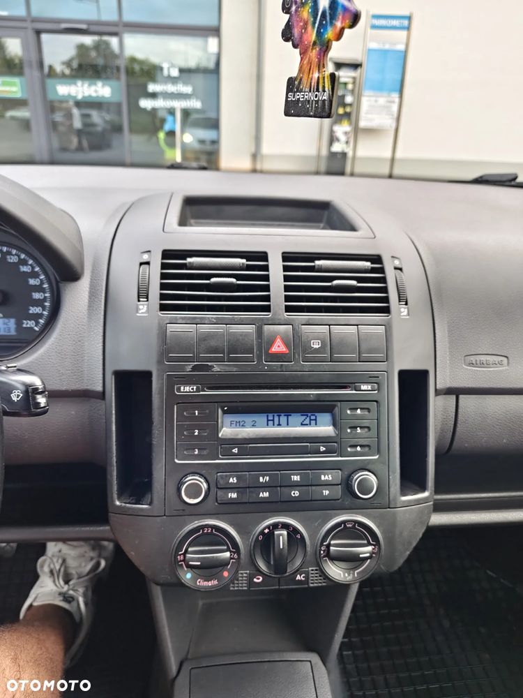 Volkswagen Polo 1.4 16V Trendline - 8