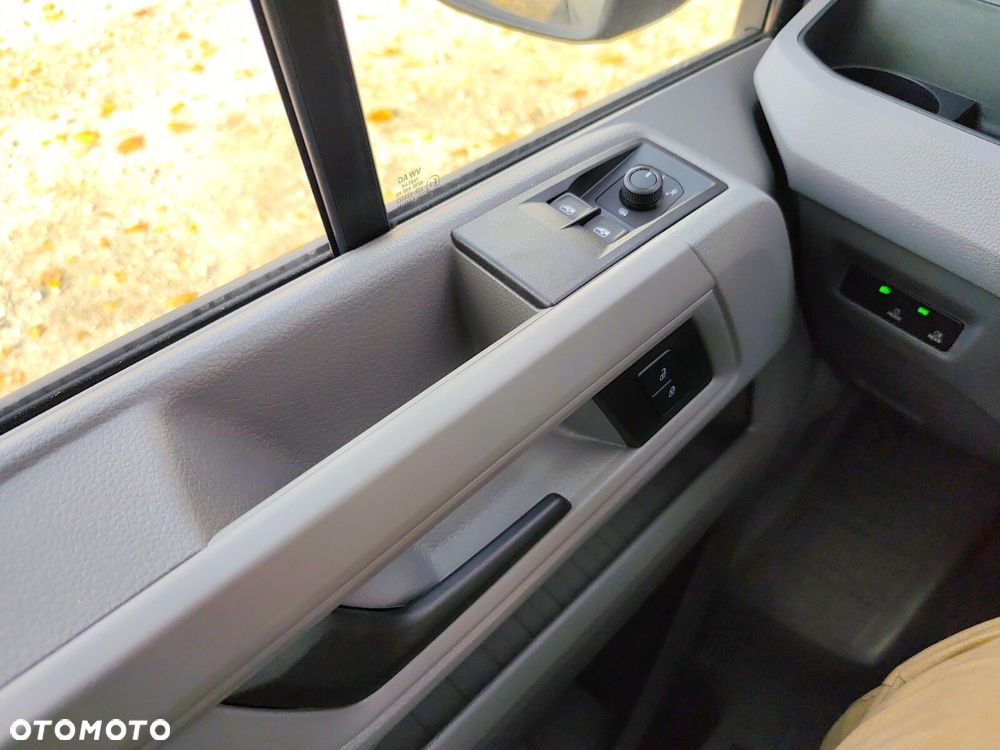 Volkswagen Crafter 35 furgon 177km Automat 3640 - 26
