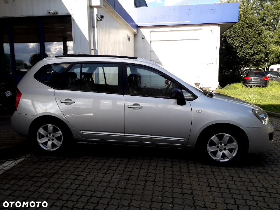 Kia Carens - 28