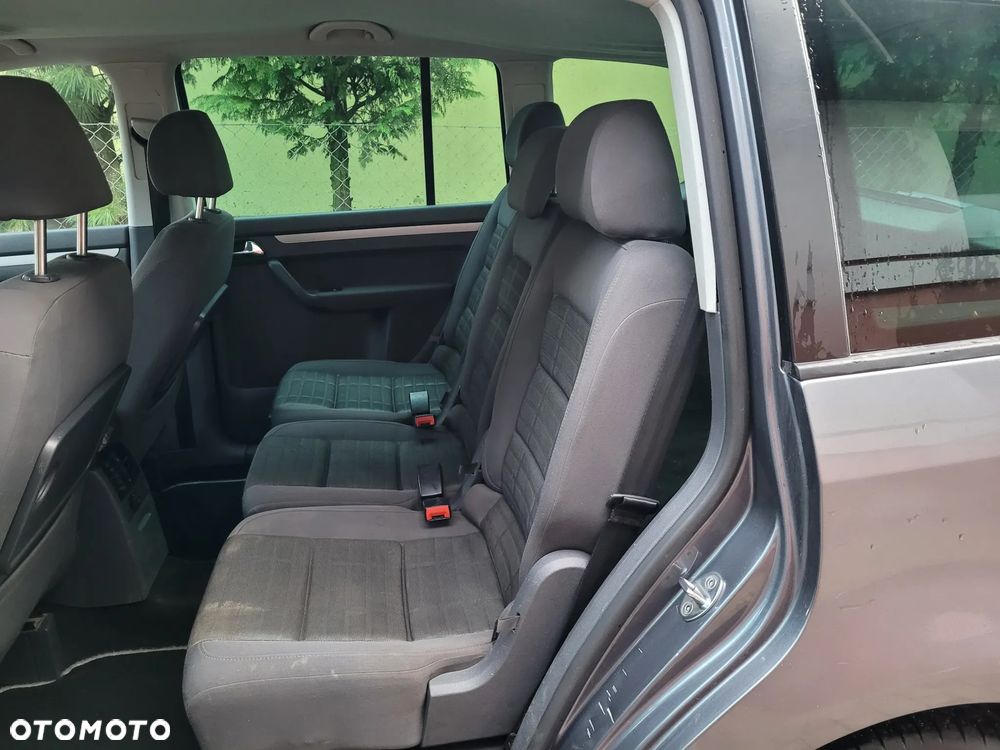Volkswagen Touran 2.0 TDI DPF United - 4
