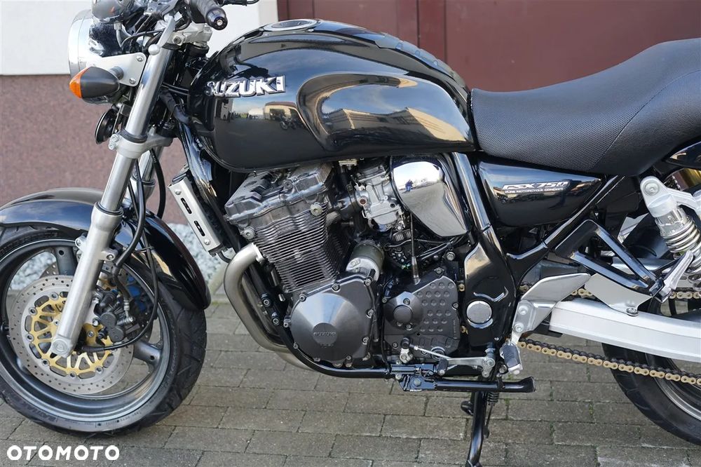 Suzuki GSX - 27