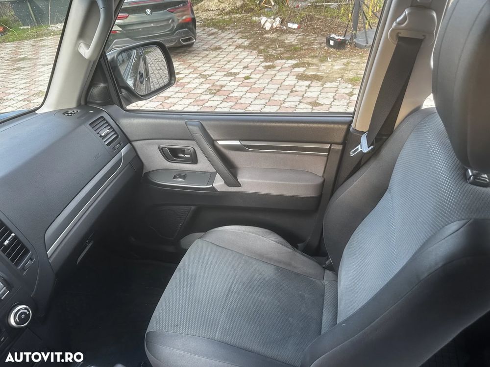 Mitsubishi Pajero LWB 3.2 DI-D Instyle M/T - 13