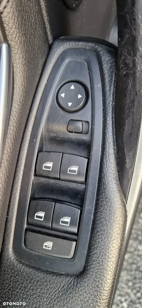 BMW Seria 3 318d DPF Edition Sport - 15