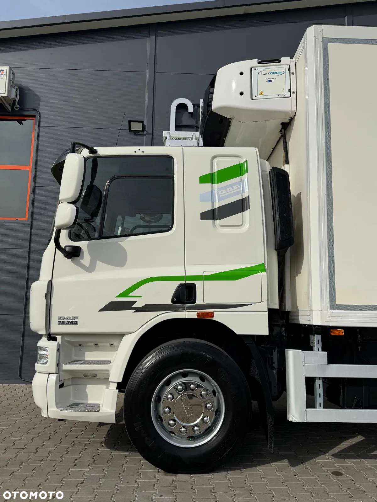 DAF DAF CF XF 75.360 // 6x2 // E5 // chłodnia 21 Epal // sypialka // klima // winda pod spód - 21