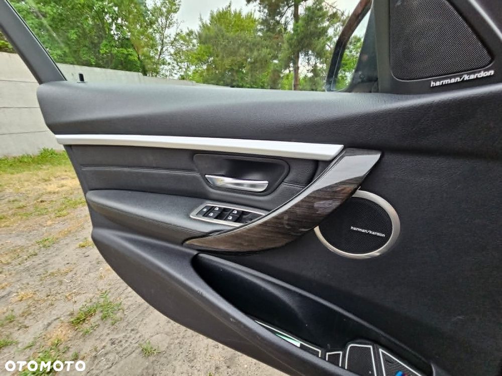 BMW Seria 3 328i xDrive Sport Line - 13