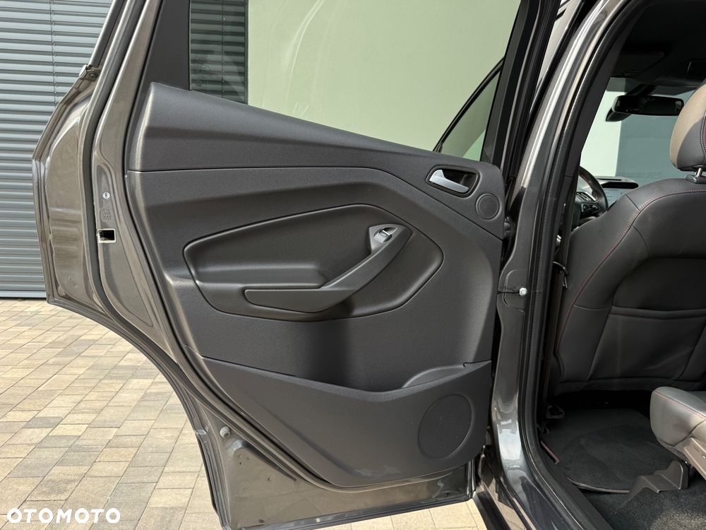 Ford Kuga 1.5 EcoBoost 2x4 ST-Line - 36