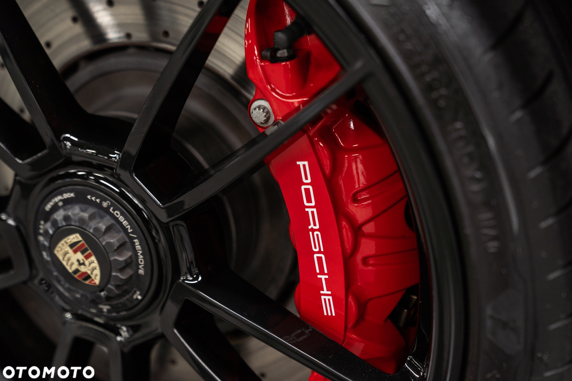 Porsche 911 Carrera 4 GTS - 27