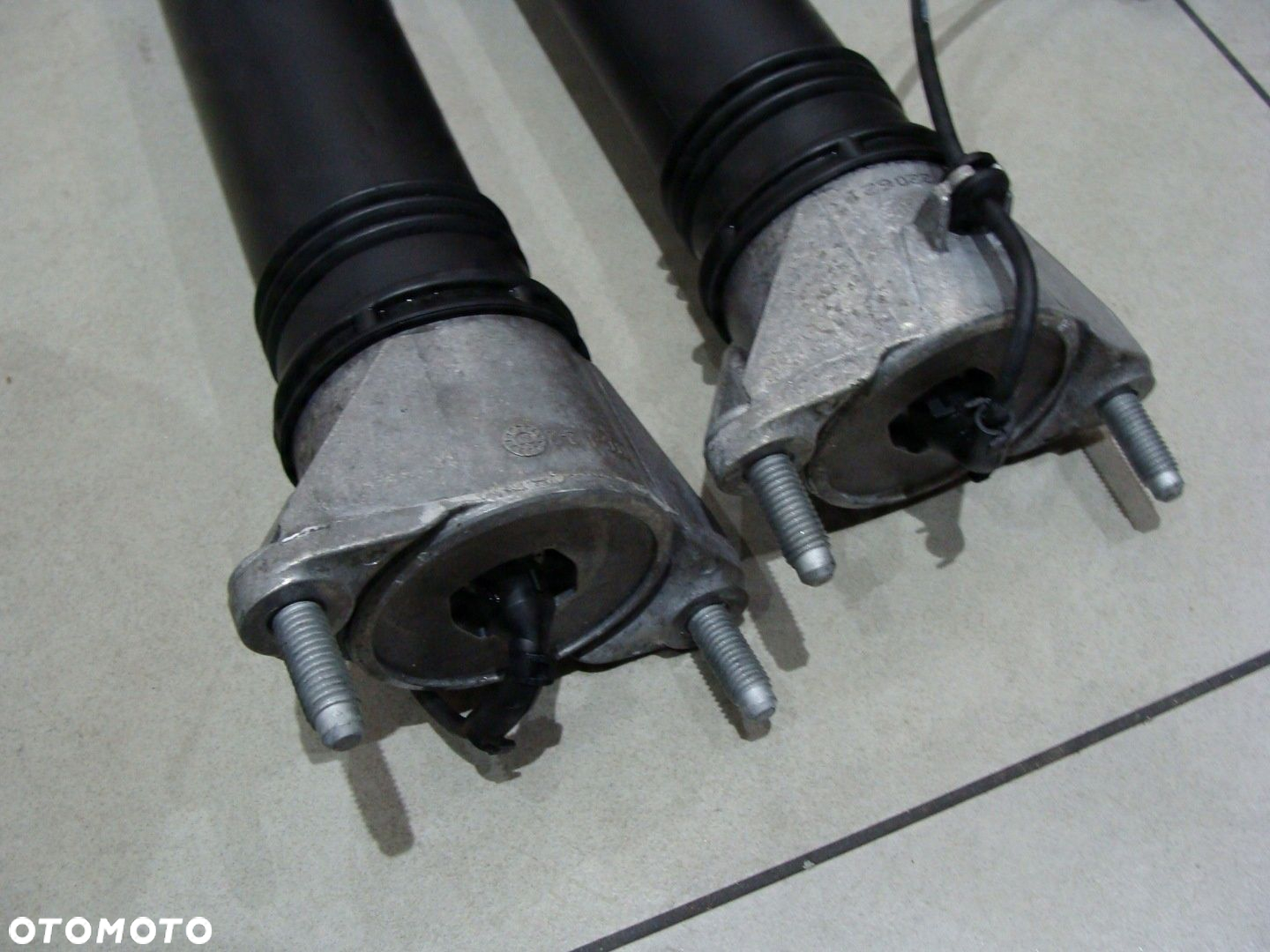 AMORTYZATORYKOMPLET TYŁ MERCEDES GLB X247 AMG A35 A2473263800 AKTYWNE - 2