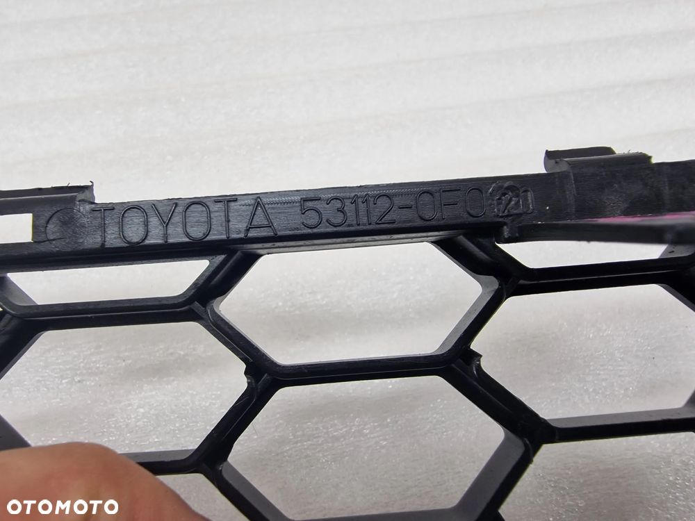TOYOTA COROLLA VERSO 05-09 KRATKA ŚRODKOWA ZDERZAKA PRZEDNIEGO , NR 53112-0F0 , NR AUKCJI K226 - 10