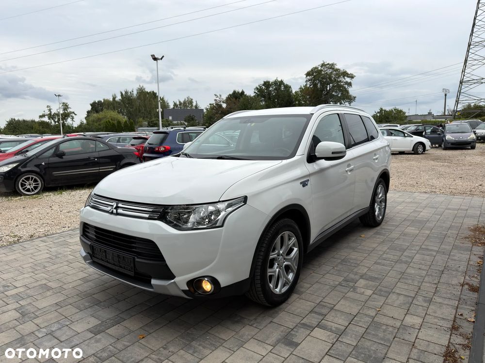 Mitsubishi Outlander Instyle NAVI + - 19