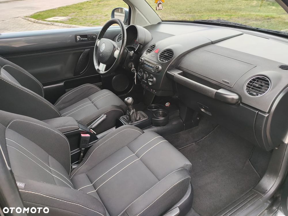 Volkswagen New Beetle - 9