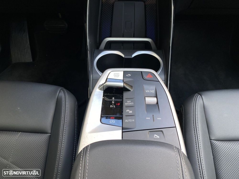 BMW X1 xDrive25e xLine — fotografia 15