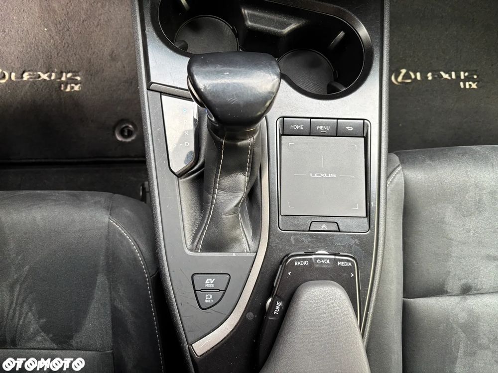 Lexus UX - 31