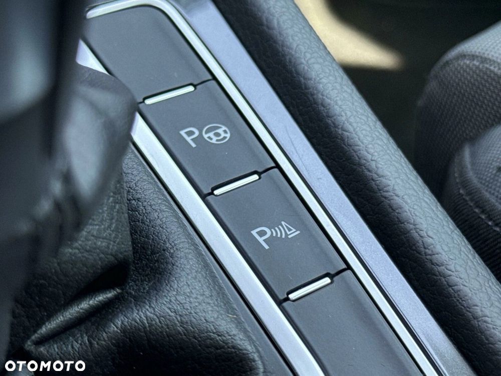 Volkswagen Golf - 11