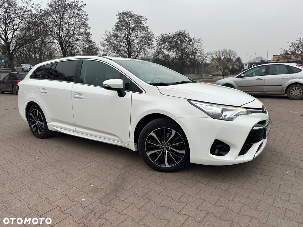 Toyota Avensis 2.0 D-4D Premium - 2