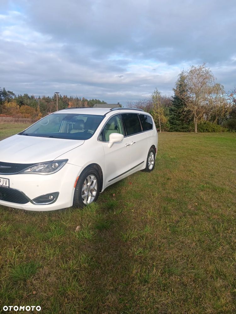 Chrysler Pacifica - 2