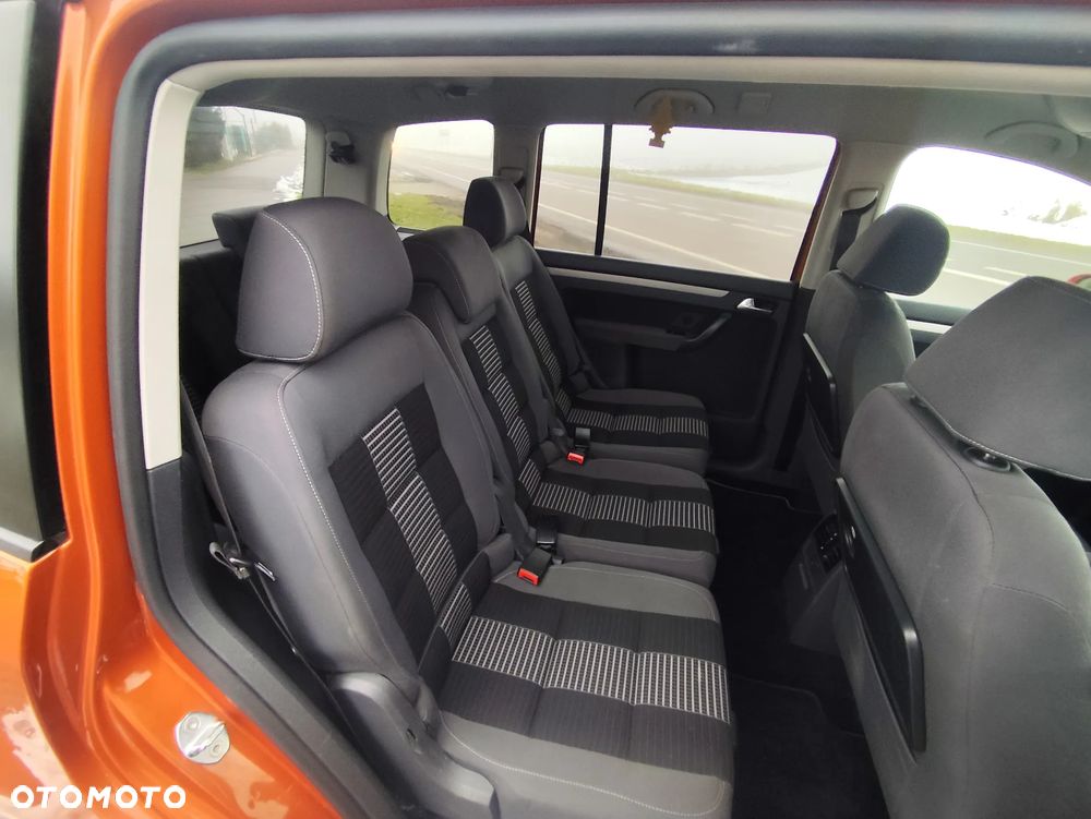 Volkswagen Touran 2.0 TDI Trendline DSG - 30