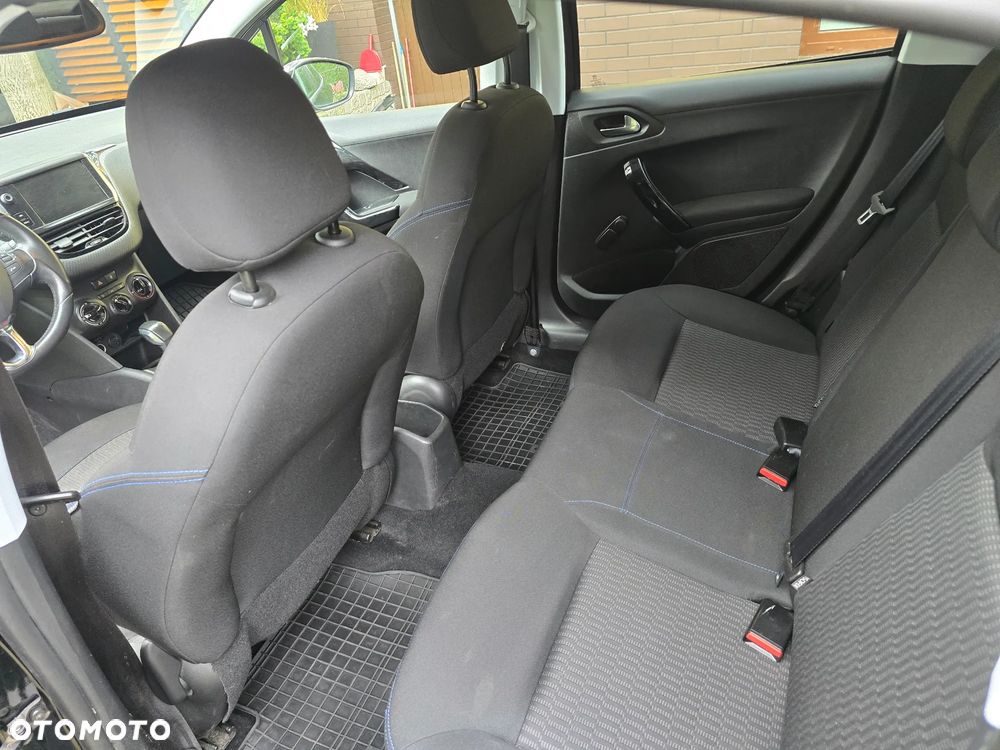 Peugeot 208 1.2 PureTech Style - 16