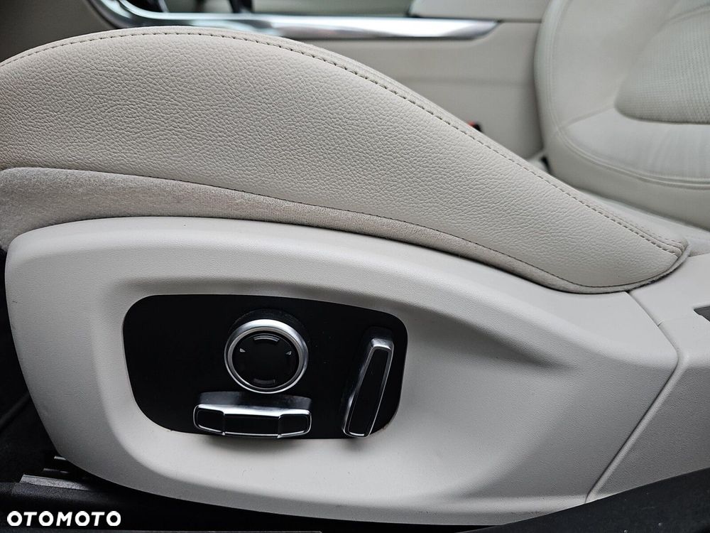 Jaguar XE - 23
