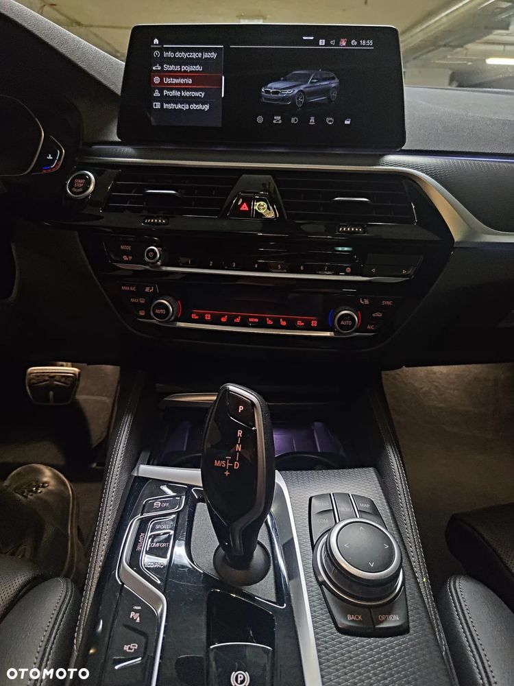 BMW Seria 5 520d xDrive - 24