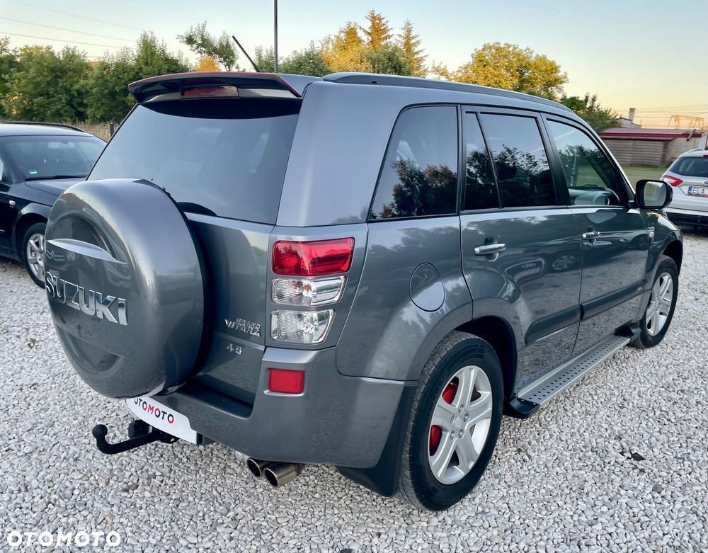 Suzuki Grand Vitara 2.0 Club Family - 26
