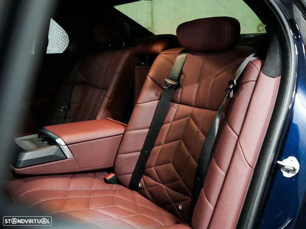 BMW 760 M760e xDrive - 30