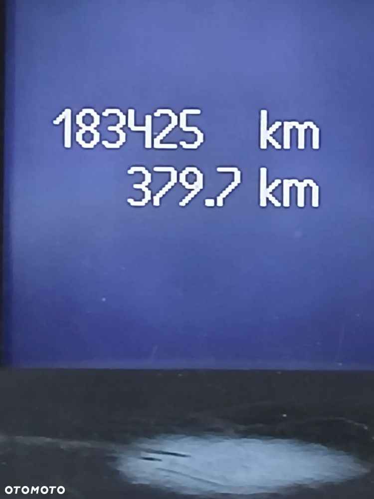 Renault Laguna 3.0 dCi V6 Initiale - 8