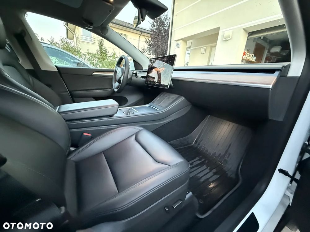 Tesla Y Long Range RWD - 6