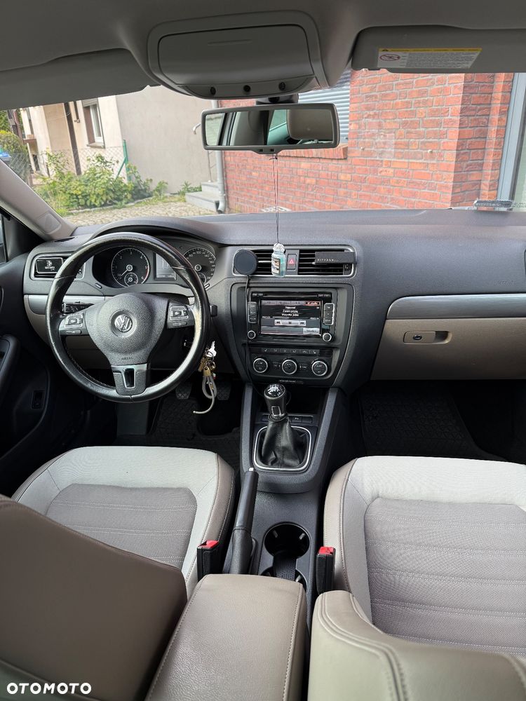 Volkswagen Jetta 2.0 TDI Comfortline - 12