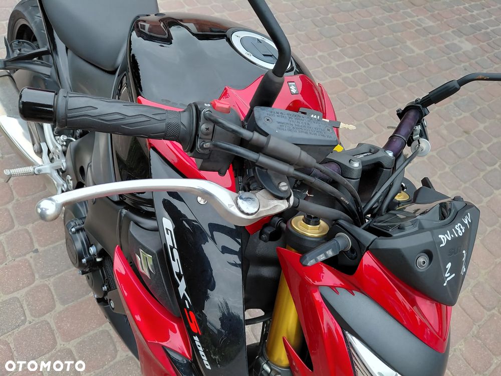 Suzuki GSX - 16