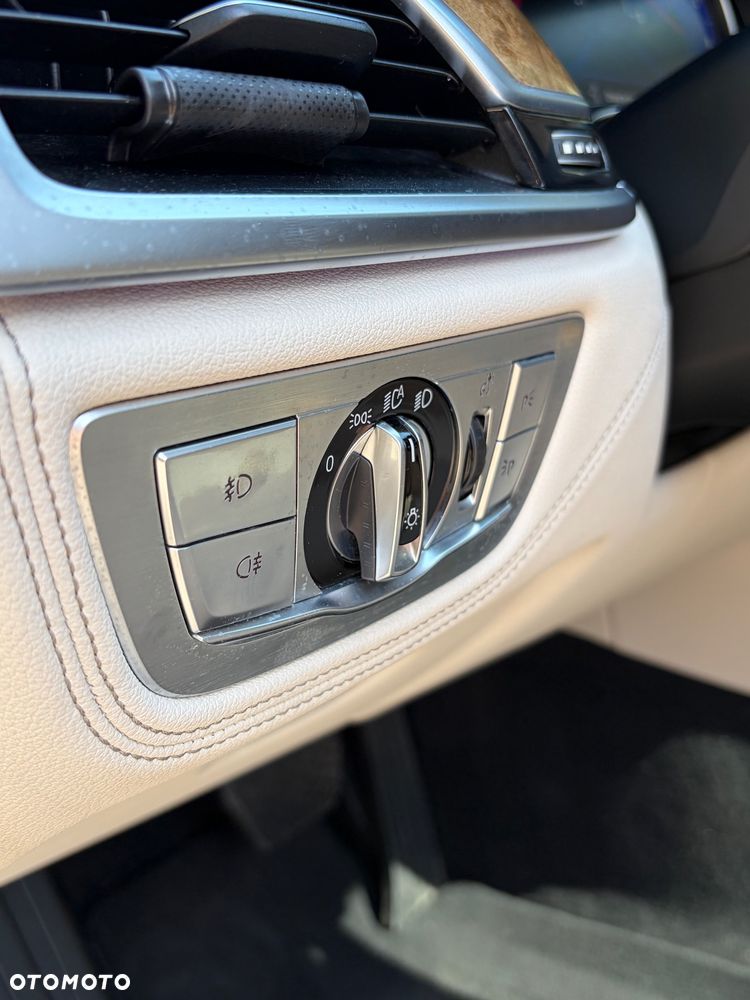 BMW Seria 7 740Li - 10